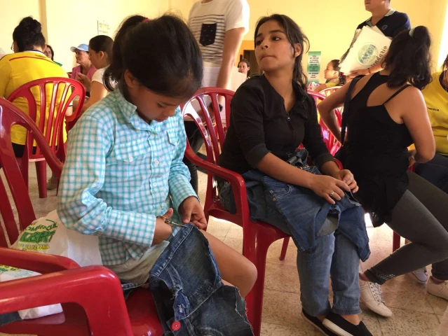 Bolsos de Jean son elaborados por las Familias de Garagoa