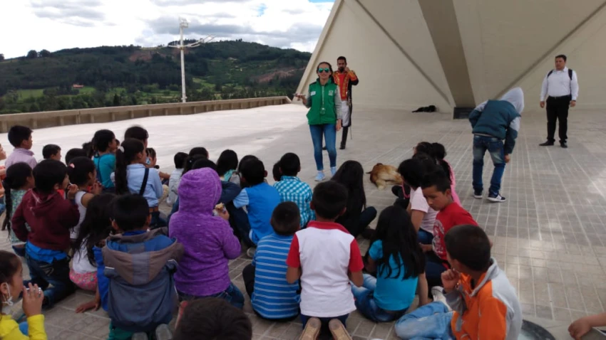 ICBF y niños y niñas de Boyacá transforman material reciclable en jornadas recreativas