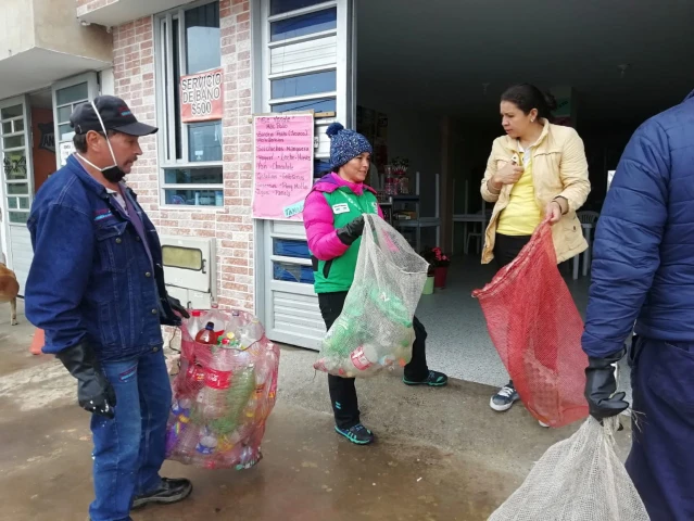 ICBF y niños y niñas de Boyacá transforman material reciclable en jornadas recreativas