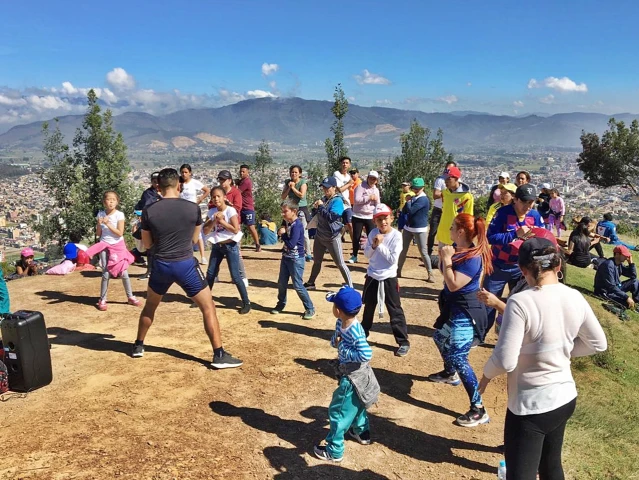 Familias con Bienestar de Sogamoso realizaron caminata saludable por la recreación sana