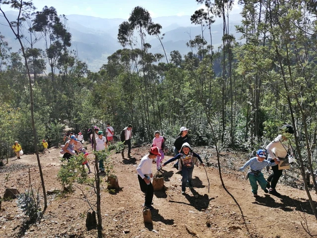 Familias con Bienestar de Sogamoso realizaron caminata saludable por la recreación sana