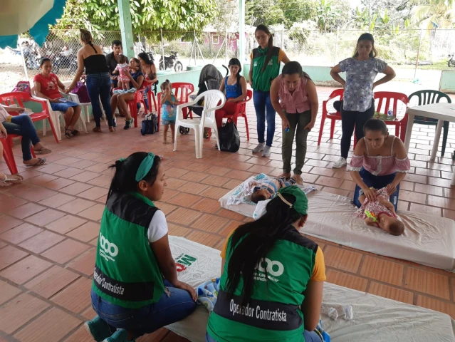 ICBF Y CIDEMOS: las familias araucanas aprenden ejercicios de afecto para el desarrollo temprano de niños y niñas.