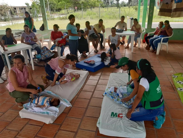 ICBF Y CIDEMOS: las familias araucanas aprenden ejercicios de afecto para el desarrollo temprano de niños y niñas.