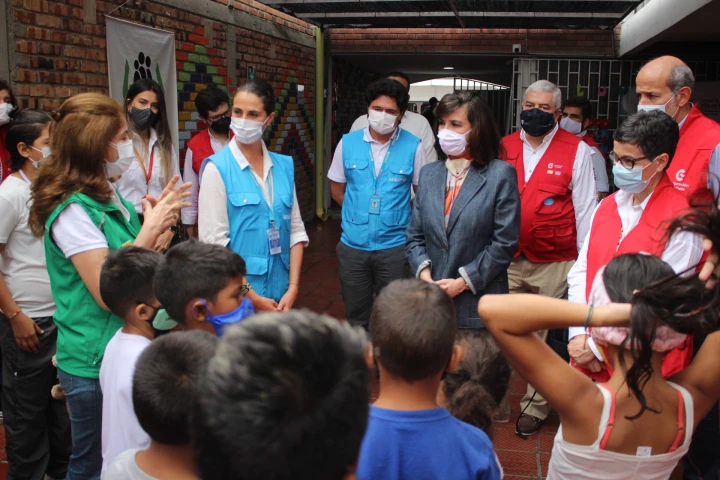 Ministra de Asuntos Exteriores de España y Canciller de Colombia visitan el Espacio Alternativo de Cuidado para la Niñez y la Adolescencia.