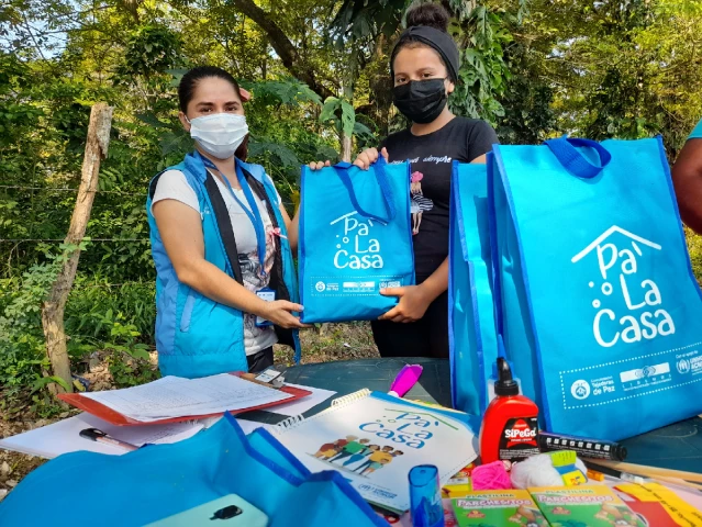 ENTREGA DE 150 KITS PARA LAS NUEVAS FAMILIAS DEL PROYECTO COMUNIDADES TEJEDORAS DE PAZ EN ARAUQUITA Y FORTUL