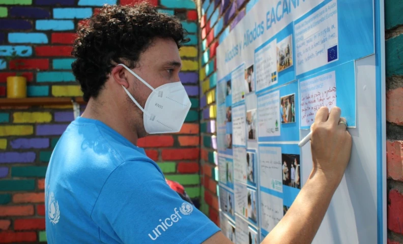 ANDRÉS CEPEDA EMBAJADOR DE UNICEF VISITA EL ESPACIO ALTERNATIVO EN VILLA DEL ROSARIO