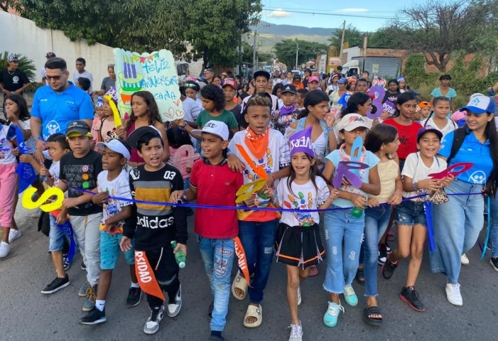 LOS NIÑOS, NIÑAS Y ADOLESCENTES DE LA PARADA CAMINAN POR LA PREVENCIÓN DE VIOLENCIAS EN EACANA